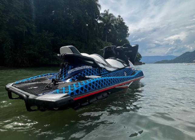 Comparacao lancha e jet ski no Rio de Janeiro