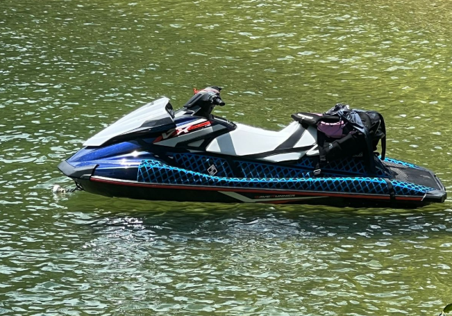 Jet ski em Copacabana com Pao de Acucar ao fundo